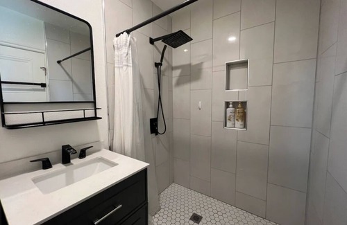 Santa Ana House | Modern Home Close to Disney with Spa & Family Amenities