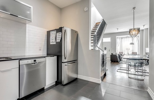 Palmerston Apartment | Modern Open Concept Home in Little Italy - Family & Pet Friendly