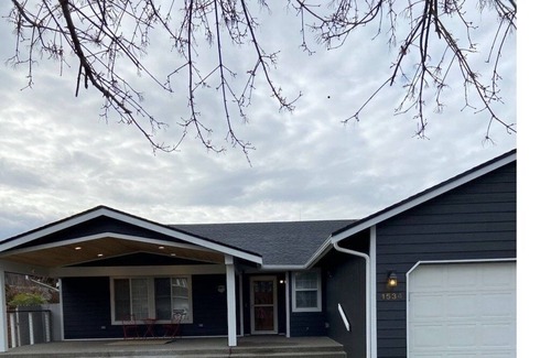 Puyallup House | Modern Oasis with Kitchen Near Puyallup Fairgrounds