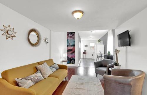 Norris Square Apartment | Welcoming Open Flat Near Park & Metro, Pet Friendly Stay