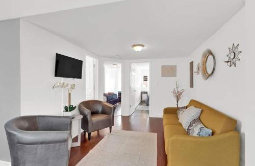 Norris Square Apartment | Welcoming Open Flat Near Park & Metro, Pet Friendly Stay