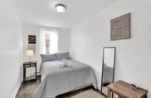 Norris Square Apartment | Welcoming Open Flat Near Park & Metro, Pet Friendly Stay