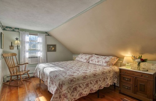 Trenton Hotel | Pet-Friendly Suite at Open Hearth Inn, Close to Bar Harbor