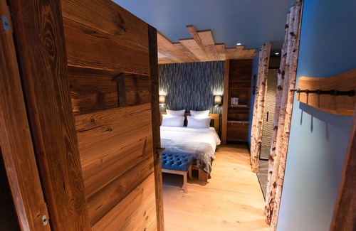 Le Petit-Bornand-les-Glieres Bed & Breakfast | Relax at Open Living Hôtel & Spa: Jacuzzi, Sauna & Billiards