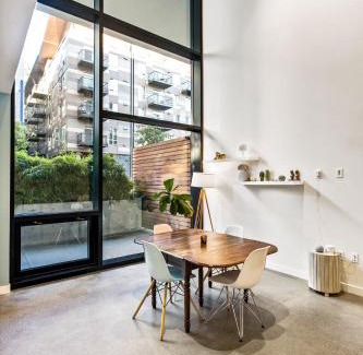 Downtown Apartment | Pet-Friendly Open Loft in Redmond Core – Walkable Location!