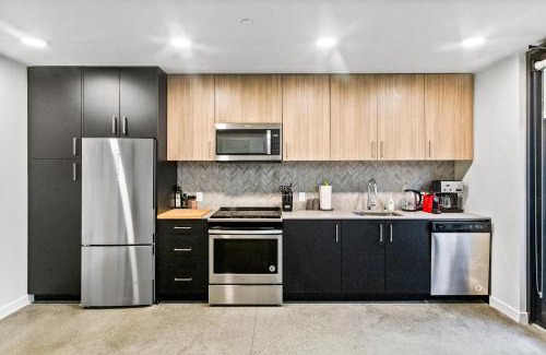 Downtown Apartment | Pet-Friendly Open Loft in Redmond Core – Walkable Location!