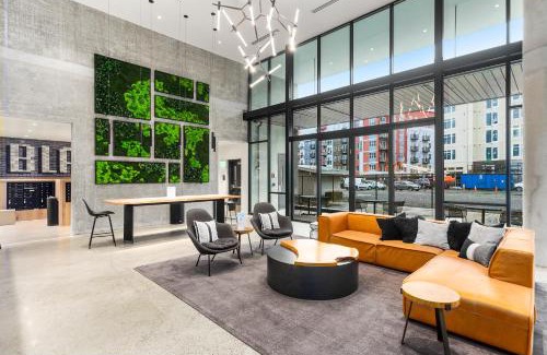 Downtown Apartment | Pet-Friendly Open Loft in Redmond Core – Walkable Location!