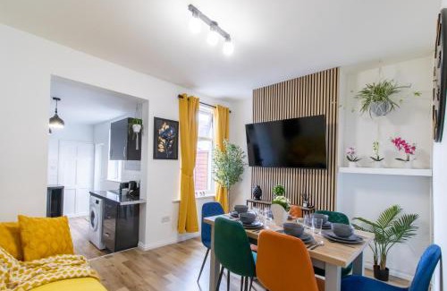 Southsea House | Open Mind Property - 10 guests, Hottub, Free Parking