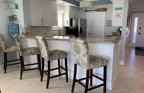 Navarre Beach Condo | Relaxing Oceanfront Getaway with Beach Service Included