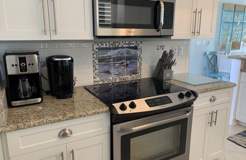 Navarre Beach Condo | Relaxing Oceanfront Getaway with Beach Service Included
