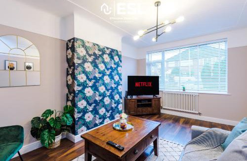 Blacon House | Family-Friendly 3 Bedroom House with Garden Near City Centre