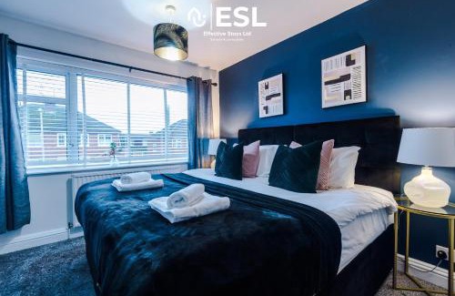 Blacon House | Family-Friendly 3 Bedroom House with Garden Near City Centre