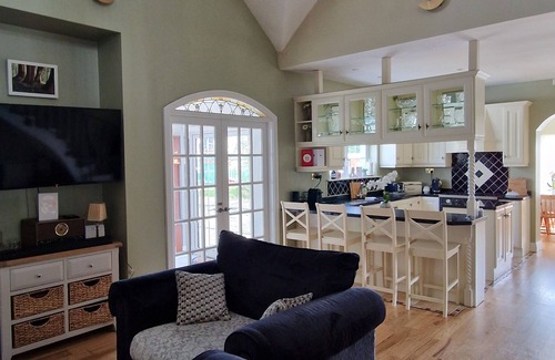 Ballina Villa | Stunning Open Plan Villa with Lake & Mountain Views