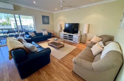 Patonga House | Pet-Friendly Coastal Retreat: Award-Winning Patonga Beach