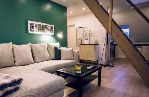 Heide Apartment | Stylish Gallery Apartment with Kitchen, Rated 10/10!