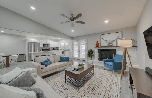 Garland House | Spacious Family Retreat with Private Pool & Pet-Friendly Amenities