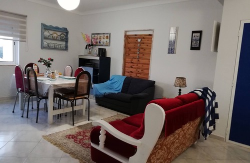 Charneca de Caparica e Sobreda Apartment | Relaxing Retreat with Ocean View & Spa at Charneca