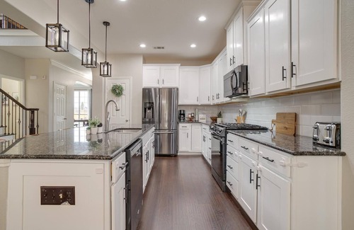 Grand Prairie House | Ideal Getaway Near Stadiums, Six Flags & Family-Friendly Amenities