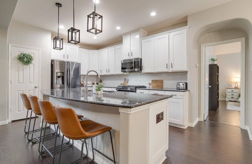 Grand Prairie House | Ideal Getaway Near Stadiums, Six Flags & Family-Friendly Amenities