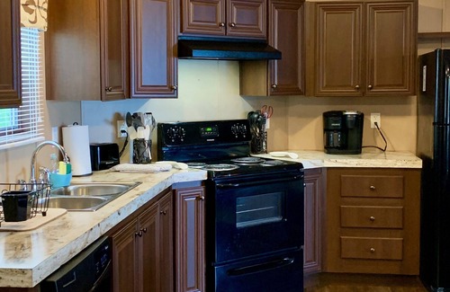 Huxley House | Scenic Lakeview Retreat at Huxley Bay Marina - 9.6 Rated