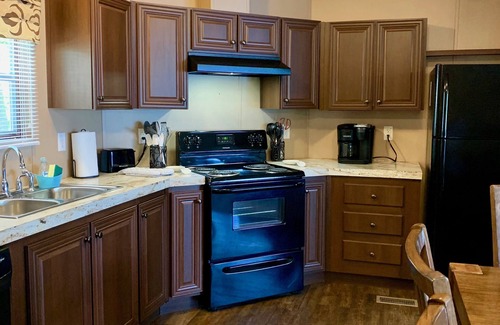 Huxley House | Scenic Lakeview Retreat at Huxley Bay Marina - 9.6 Rated