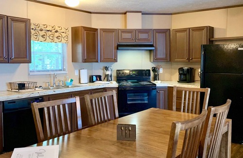 Huxley House | Scenic Lakeview Retreat at Huxley Bay Marina - 9.6 Rated