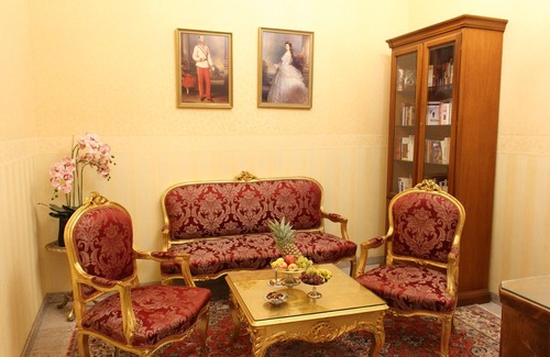 Innere Stadt House | Elevate Your Stay at Opera Suites - Self Check-in Experience