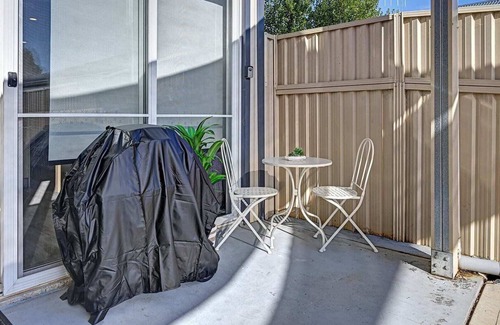 Llanarth Apartment | Ophir Studio - Ideal for Work, BBQ