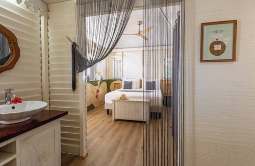 Opoa Hotel | Experience OPOA BEACH HÔTEL: Top-Rated Stay with Pool & Spa