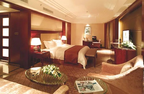Hongshan Hotel | Elegant Stay at Optics Valley Kingdom Plaza - Rated 9.4/10