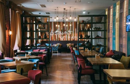 Maliyevtsy Hotel | Top-Rated Optima Collection Khmelnytskyi with Family Amenities