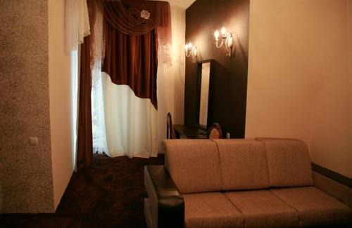 Kosuv Stary Hotel | Pet-Friendly Park Hotel Ivano-Frankivsk with Breakfast