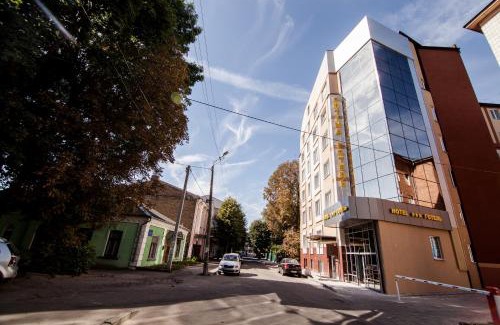 Rivne Hotel | Discover Optima Rivne: Pet-Friendly Stay with Top Ratings