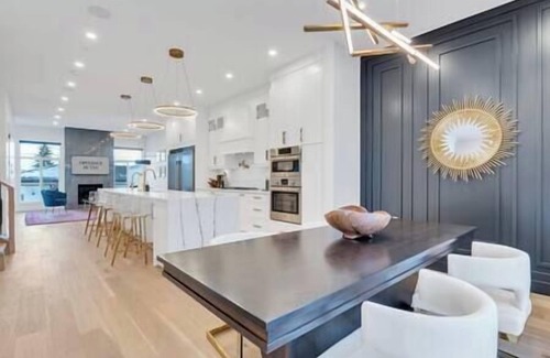 Killarney House | Luxury Awaits at "Opulence" in YYC with Kitchen Amenities