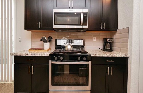 Folsom House | Discover Comfort at Opulence on Sunny Gate Ln