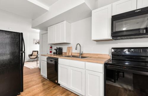 Detroit Apartment | Stylish 2 Bedroom Retreat with Breakfast & Family Amenities