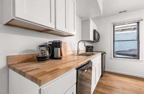 Detroit Apartment | Stylish 2 Bedroom Retreat with Breakfast & Family Amenities