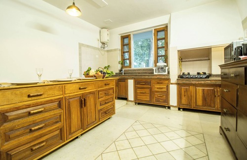South West Villa | Opulent Antique 3br Villa in Gurugram
