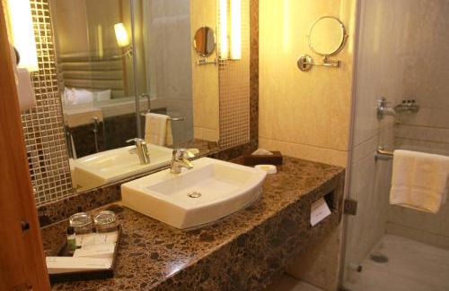 New Delhi Hotel | Indulge in Opulent by Udman Chhattarpur's Delightful Amenities