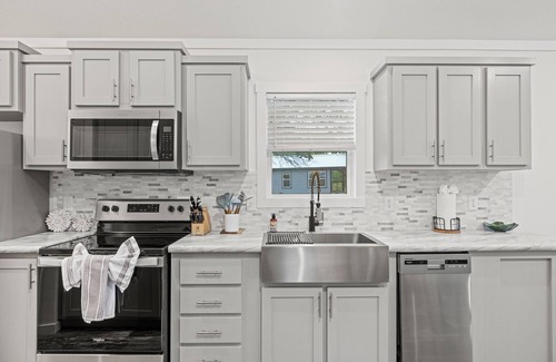 Fredericksburg Cabin | Opulent Classic Cabin at the SKYE Texas Hill Country Resort!