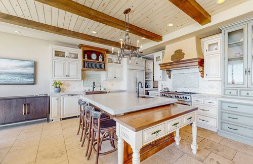 Mussel Shoals House | Oceanfront Retreat in Mussel Shoals with Rooftop Deck