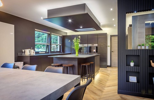 Fochabers House | Relaxing Retreat with Hot Tub, Pet & Child Friendly