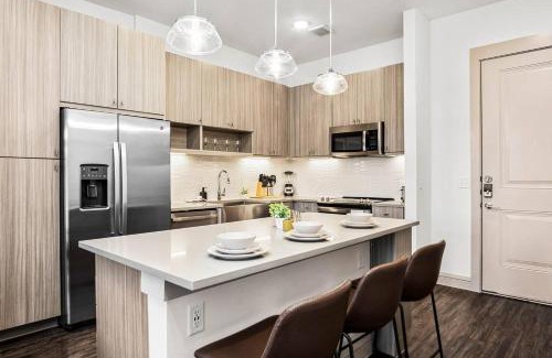 West Oak Hill Apartment | Opulent Retreat 1BR 1 Bath Pool and Golf Sim
