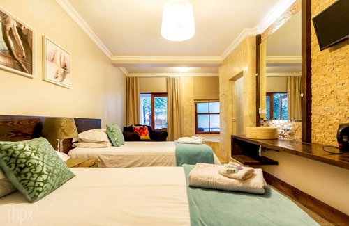Pomona House | Discover OR Tambo Guest House: Rated 8.2 with Pool & Dining