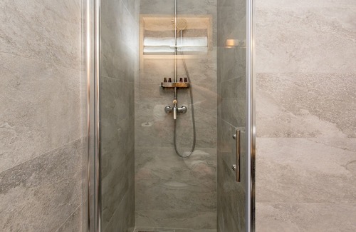 Gruz House | Elegant ORA Rooms with Kitchen & Breakfast, Rated 9.4/10