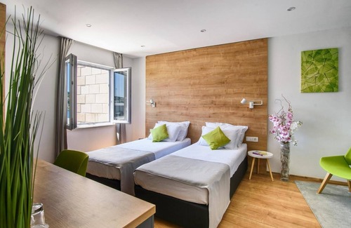 Gruz House | Elegant ORA Rooms with Kitchen & Breakfast, Rated 9.4/10