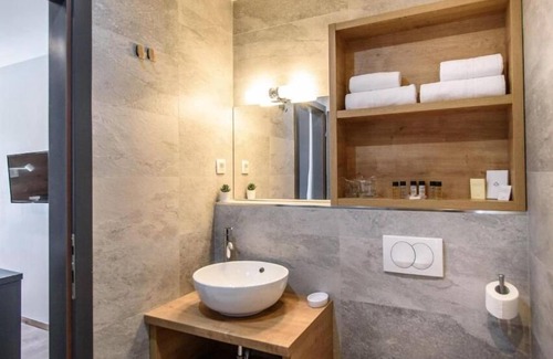 Gruz House | Elegant ORA Rooms with Kitchen & Breakfast, Rated 9.4/10