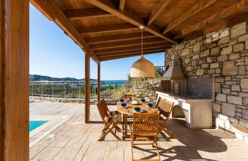 Bali Villa | Oraia Eleni Villa: Breathtaking Ocean Views by ThinkVilla
