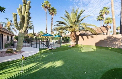 Paradise Valley Village House | Experience Oraibi Oasis: Pool, Spa & Putting Green Awaits