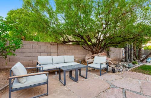 Paradise Valley Village House | Discover Oraibi Oasis: Family-Friendly with Pool Access
